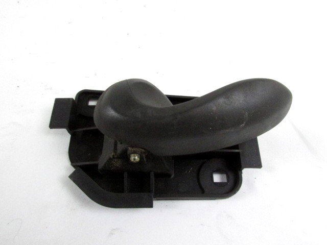 NOTRANJA KLJUKA  OEM N. 735268773 ORIGINAL REZERVNI DEL FIAT PUNTO 188 188AX MK2 (1999 - 2003) BENZINA LETNIK 2000