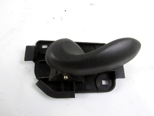 NOTRANJA KLJUKA  OEM N. 735268773 ORIGINAL REZERVNI DEL FIAT PUNTO 188 188AX MK2 (1999 - 2003) BENZINA LETNIK 2000