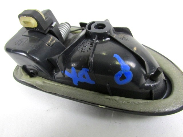 NOTRANJA KLJUKA  OEM N. 7700423888 ORIGINAL REZERVNI DEL RENAULT CLIO BB CB MK2 R / CLIO STORIA (05/2001 - 2012) BENZINA LETNIK 2005