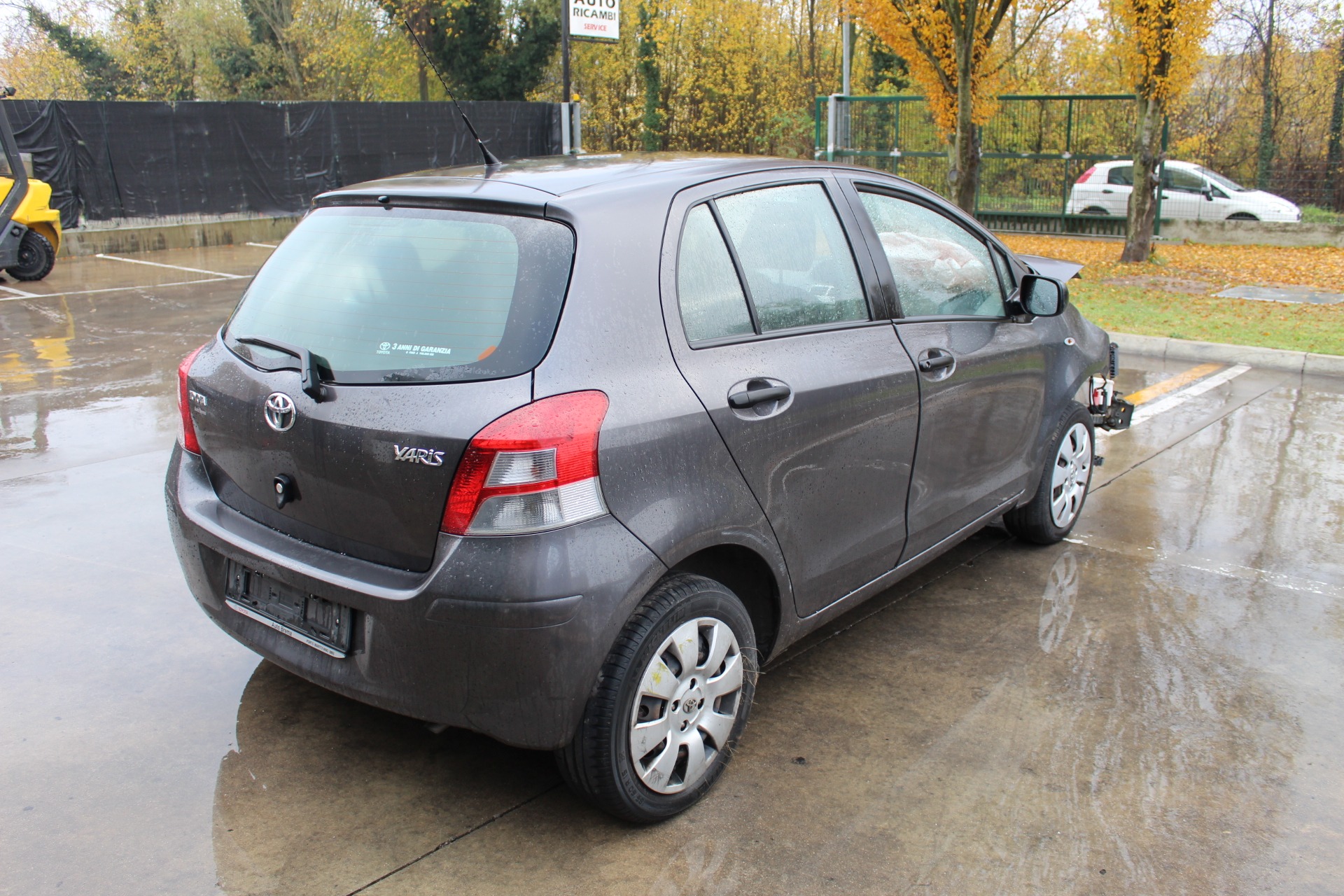 TOYOTA YARIS 1.0 B 51KW 5M 5P (2011) RICAMBI IN MAGAZZINO 