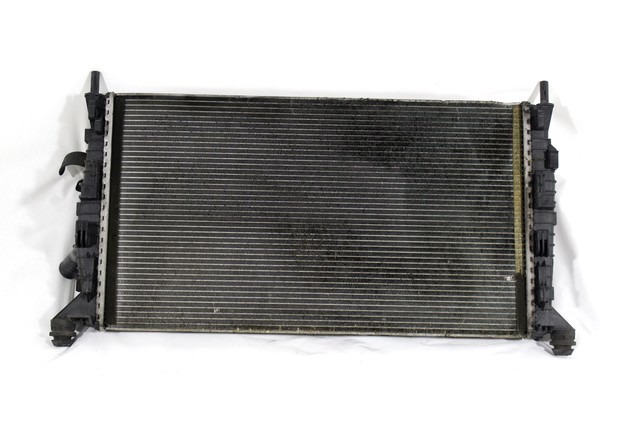 RADIATOR VODE OEM N. 3M5H-8005-TL ORIGINAL REZERVNI DEL FORD FOCUS CMAX DM2 MK1 (10/2003 - 03/2007) DIESEL LETNIK 2007