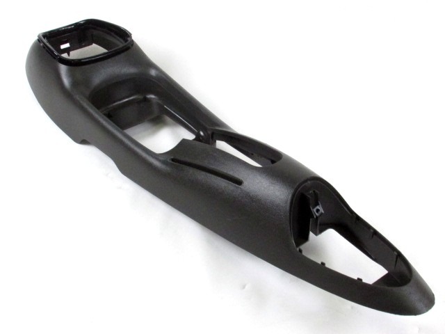 PLASTIKA MED SEDEZI BREZ NASLONJALA ROK OEM N. 735275239 ORIGINAL REZERVNI DEL FIAT PUNTO 188 MK2 R (2003 - 2011) BENZINA LETNIK 2007