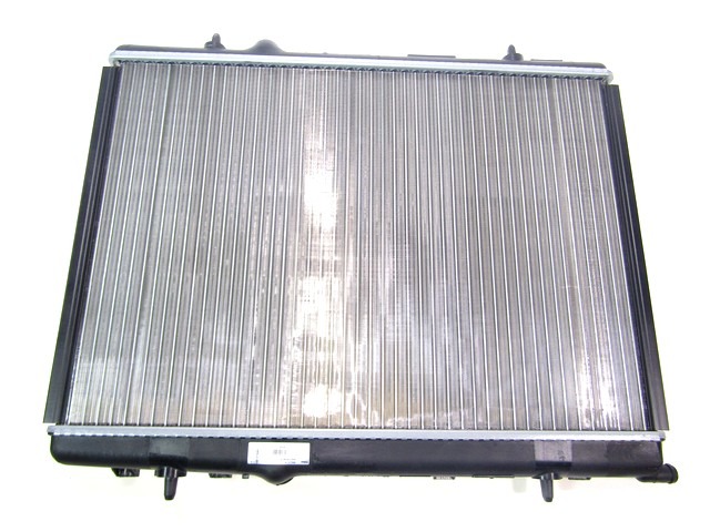 RADIATOR VODE OEM N. 1330N5 ORIGINAL REZERVNI DEL PEUGEOT 307 3A/B/C/E/H BER/SW/CABRIO (2001 - 2009) DIESEL LETNIK 2004