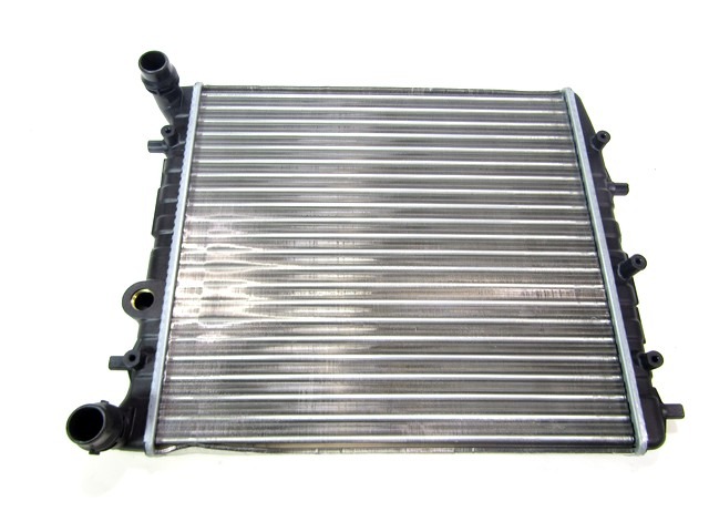 RADIATOR VODE OEM N. 5Z0121253 ORIGINAL REZERVNI DEL VOLKSWAGEN POLO 9N R (2005 - 10/2009) BENZINA LETNIK 2005