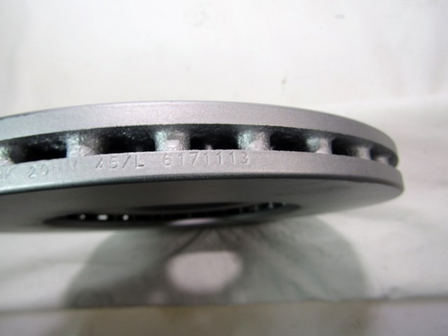 SPREDNJI ZAVORNI DISKI OEM N. 562304JC ORIGINAL REZERVNI DEL FIAT GRANDE PUNTO 199 (2005 - 2012) DIESEL LETNIK 2007