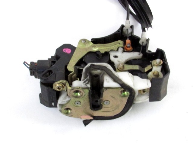 CENTRALNI ZAKLEP SPREDNJIH VRAT  OEM N. 5715A132 ORIGINAL REZERVNI DEL MITSUBISHI COLT Z30 Z3_A Z2_A MK6 (2004 - 2009) BENZINA LETNIK 2005