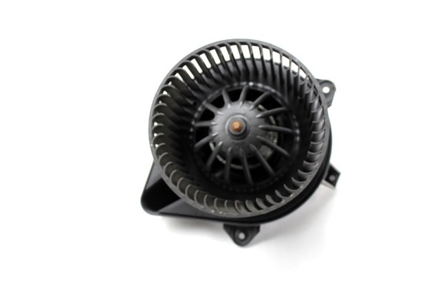 VENTILATOR  KABINE  OEM N. 77363262 ORIGINAL REZERVNI DEL LANCIA Y YPSILON 843 R (2006 - 2011) BENZINA LETNIK 2009