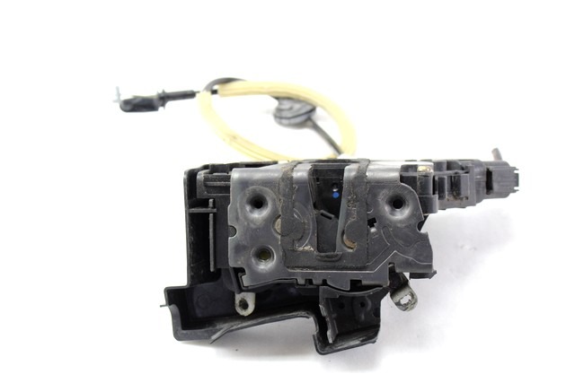 CENTRALNO ZAKLEPANJE PREDNIH LEVIH VRAT OEM N. 3M5A-R21813-ER ORIGINAL REZERVNI DEL FORD FOCUS DA HCP DP MK2 BER/SW (2005 - 2008) DIESEL LETNIK 2006