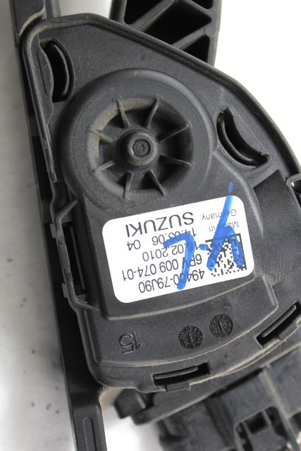 PEDALI OEM N. 49400-79J90 ORIGINAL REZERVNI DEL SUZUKI SX4 EY GY (2006 - 2010) DIESEL LETNIK 2010