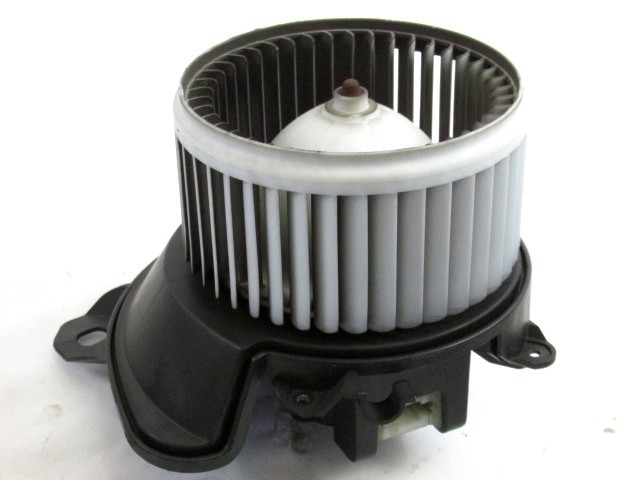 VENTILATOR  KABINE  OEM N. 13335075 ORIGINAL REZERVNI DEL OPEL CORSA D R S07 (02/2011 - 2014) BENZINA LETNIK 2012