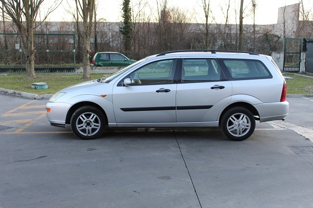 FORD FOCUS 1.8 D 66KW 5M 5P (2001) RICAMBI IN MAGAZZINO