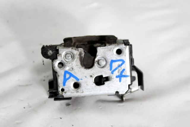 CENTRALNI ZAKLEP SPREDNJIH VRAT  OEM N. 51843468 ORIGINAL REZERVNI DEL FIAT DOBLO 223 MK1 R (2005 - 2009) BENZINA/METANO LETNIK 2009