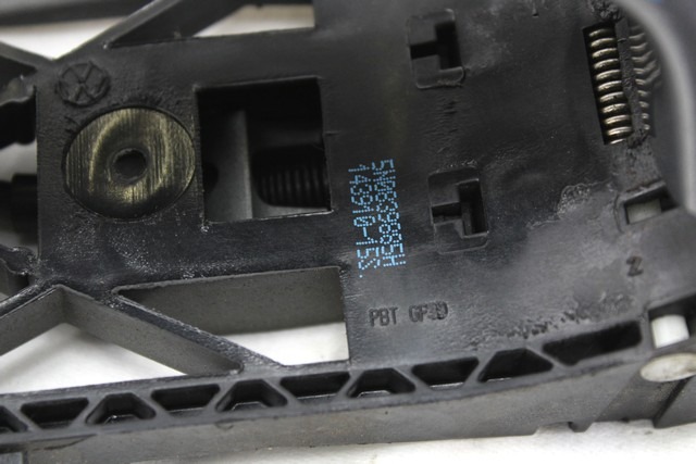 ZUNANJA KLJUKA SPREDNJA DESNA VRATA OEM N. 1K8837206FGRU ORIGINAL REZERVNI DEL VOLKSWAGEN GOLF VI 5K1 517 AJ5 MK6 (2008-2012) BENZINA/GPL LETNIK 2010