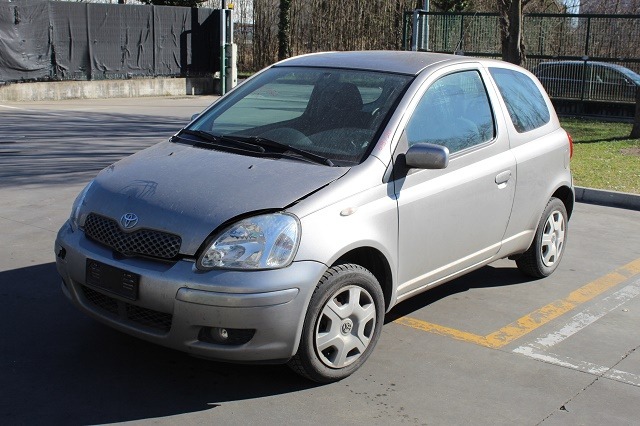 TOYOTA YARIS 1.3 B 64KW 5M 3P (2003) RICAMBI IN MAGAZZINO