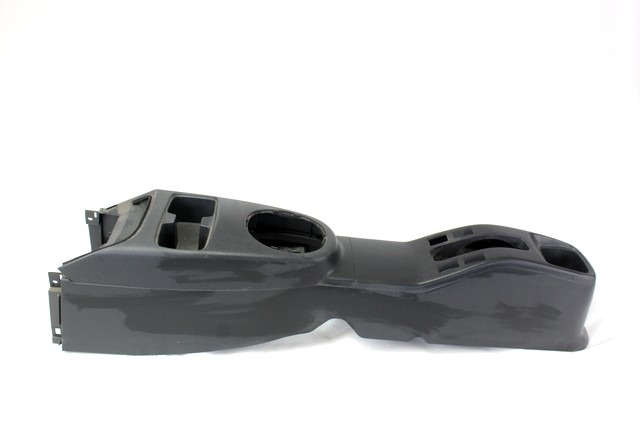 PLASTIKA MED SEDEZI BREZ NASLONJALA ROK OEM N. 75811-79J0 ORIGINAL REZERVNI DEL FIAT SEDICI FY (2006 - 4/2009) DIESEL LETNIK 2006