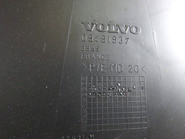 PREDAL ZA DOKUMENTE OEM N. 30672451 ORIGINAL REZERVNI DEL VOLVO V50 545 (2004 - 05/2007) DIESEL LETNIK 2005