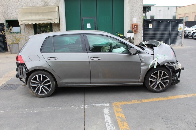 VOLKSWAGEN GOLF 7 2.0 D 110KW AUT 5P (2014) RICAMBI IN MAGAZZINO