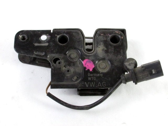 ZAKLEP POKROVA MOTORJA  OEM N. 6Q0823509D ORIGINAL REZERVNI DEL VOLKSWAGEN POLO 9N (10/2001 - 2005) BENZINA LETNIK 2005