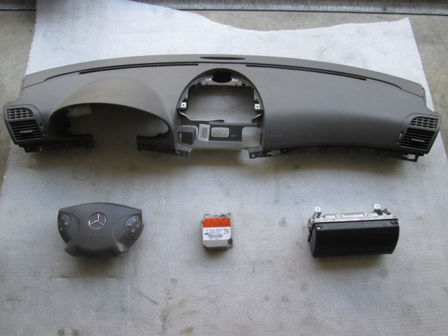 KIT AIRBAG KOMPLET OEM N. 18058 KIT AIRBAG COMPLETO ORIGINAL REZERVNI DEL MERCEDES CLASSE E W211 S211 BER/SW (03/2002 - 05/2006) DIESEL LETNIK 2004