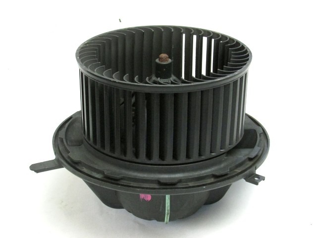 VENTILATOR  KABINE  OEM N. 64116933663 ORIGINAL REZERVNI DEL BMW SERIE 3 BER/SW/COUPE/CABRIO E90/E91/E92/E93 LCI R (2009 - 2012) DIESEL LETNIK 2011