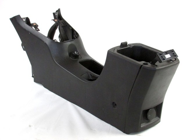 PLASTIKA MED SEDEZI BREZ NASLONJALA ROK OEM N. 94565120 ORIGINAL REZERVNI DEL CHEVROLET CRUZE J300 J305 (2009 - 2019) DIESEL LETNIK 2011