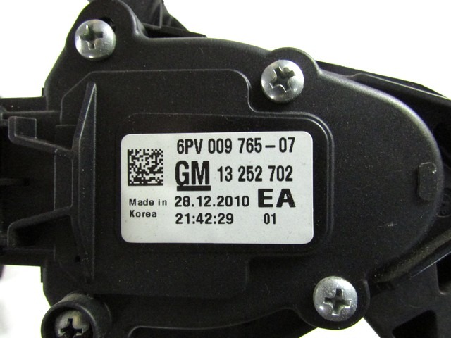 PEDALI OEM N. 13252702 ORIGINAL REZERVNI DEL CHEVROLET CRUZE J300 J305 (2009 - 2019) DIESEL LETNIK 2011