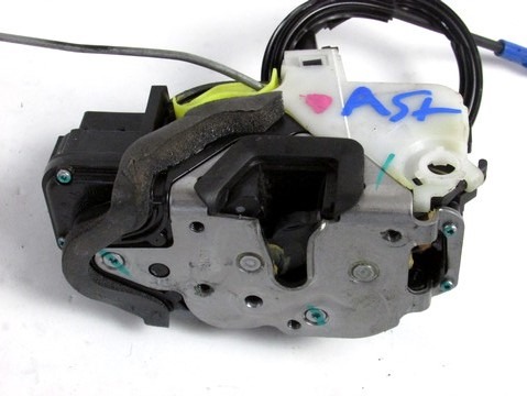 CENTRALNO ZAKLEPANJE PREDNIH LEVIH VRAT OEM N. 13503801 ORIGINAL REZERVNI DEL CHEVROLET CRUZE J300 J305 (2009 - 2019) DIESEL LETNIK 2011