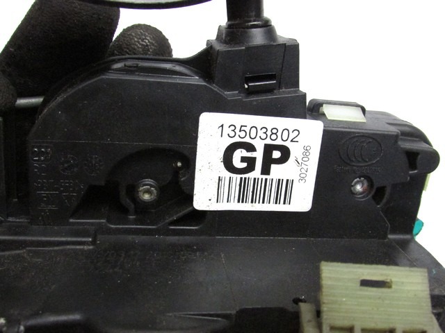 CENTRALNI ZAKLEP SPREDNJIH VRAT  OEM N. 13503802 ORIGINAL REZERVNI DEL CHEVROLET CRUZE J300 J305 (2009 - 2019) DIESEL LETNIK 2011