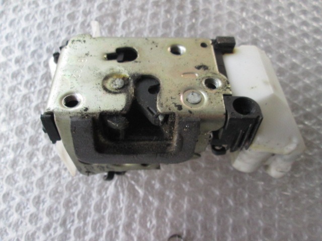 CENTRALNI ZAKLEP SPREDNJIH VRAT  OEM N. 46535997 ORIGINAL REZERVNI DEL FIAT PUNTO 188 MK2 R (2003 - 2011) DIESEL LETNIK 2007