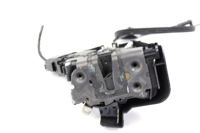 CENTRALNI ZAKLEP SPREDNJIH VRAT  OEM N. 7M5A-R21812-AA ORIGINAL REZERVNI DEL FORD FOCUS CMAX DM2 MK1 R (04/2007 - 2010) DIESEL LETNIK 2008