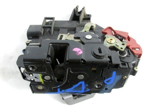 CENTRALNO ZAKLEPANJE ZADNJIH DESNIH VRAT OEM N. 8E0839016C ORIGINAL REZERVNI DEL AUDI A4 B6 8E2 8E5 BER/SW (2001 - 2005) DIESEL LETNIK 2004