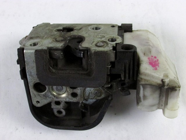 CENTRALNI ZAKLEP SPREDNJIH VRAT  OEM N. 46800415 ORIGINAL REZERVNI DEL ALFA ROMEO 147 937 (2001 - 2005)DIESEL LETNIK 2002