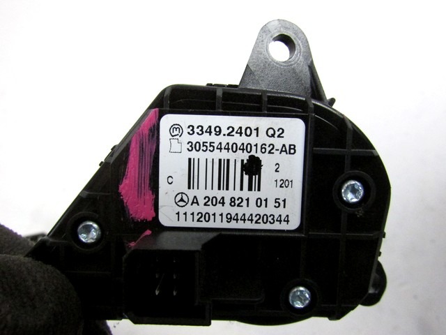 MULTIFUNKCIJSKI VOLAN OEM N. A2048210151 ORIGINAL REZERVNI DEL MERCEDES GLK X204 (2008 - 2012)DIESEL LETNIK 2011