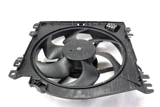 VENTILATOR HLADILNIKA OEM N. 8200748439 ORIGINAL REZERVNI DEL RENAULT CLIO BR0//1 CR0/1 KR0/1 MK3 (2005 - 05/2009) BENZINA/GPL LETNIK 2007