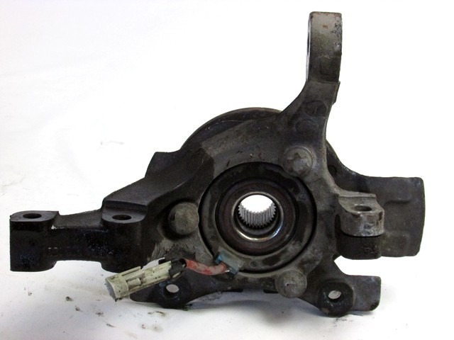 VRTLJIVI LEZAJ DESNO / PESTO KOLESA Z LEZAJEM SPREDAJ OEM N. 13156048 ORIGINAL REZERVNI DEL OPEL ZAFIRA A T98 (1999 - 2005) DIESEL LETNIK 2004