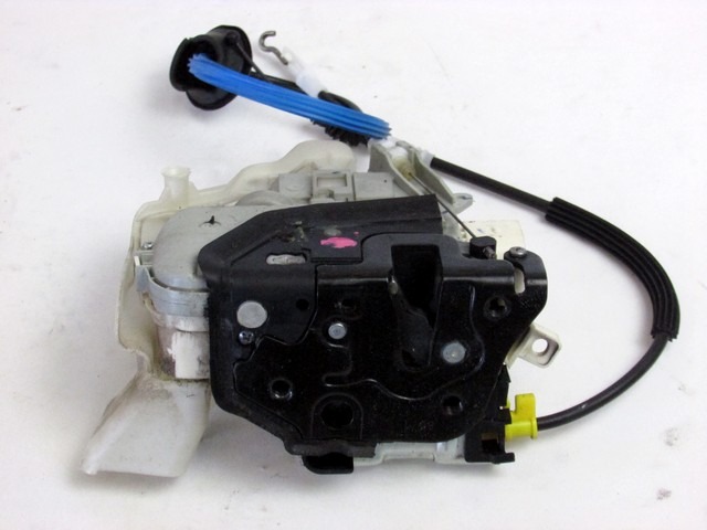 CENTRALNO ZAKLEPANJE PREDNIH LEVIH VRAT OEM N. 8J1837015C ORIGINAL REZERVNI DEL AUDI A4 B8 8K2 BER/SW/CABRIO (2007 - 11/2015) DIESEL LETNIK 2011