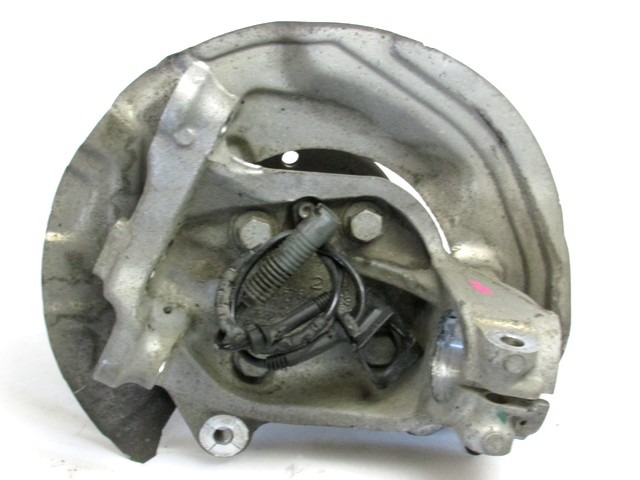 VRTLJIVI LEZAJ DESNO / PESTO KOLESA Z LEZAJEM SPREDAJ OEM N. 31216764444 ORIGINAL REZERVNI DEL BMW SERIE 3 BER/SW/COUPE/CABRIO E90/E91/E92/E93 (2005 -2009) DIESEL LETNIK 2007