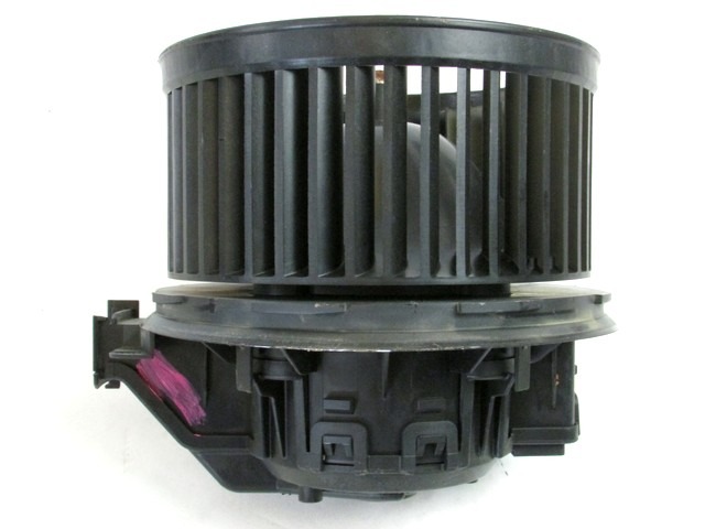 VENTILATOR  KABINE  OEM N. VP8E2H-18456-AB ORIGINAL REZERVNI DEL FORD FIESTA CB1 CNN MK6 (09/2008 - 11/2012) DIESEL LETNIK 2012