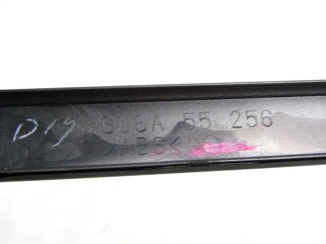 NOTRANJE OKRASNE LETVE  OEM N. GJ6A55256 ORIGINAL REZERVNI DEL MAZDA 6 GG GY (2003-2008) DIESEL LETNIK 2006