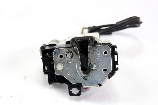 CENTRALNI ZAKLEP SPREDNJIH VRAT  OEM N. 51827594 ORIGINAL REZERVNI DEL FIAT 500 CINQUECENTO 312 MK3 (2007 - 2015) BENZINA LETNIK 2011