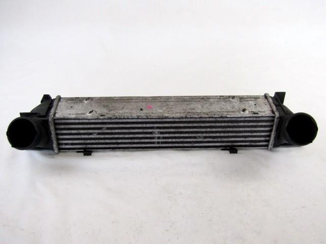 HLADILNIK INTERCOOLER OEM N. 7524916 ORIGINAL REZERVNI DEL BMW SERIE 3 BER/SW/COUPE/CABRIO E90/E91/E92/E93 (2005 -2009) DIESEL LETNIK 2007