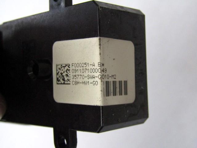 ZADNJE STIKALO OEM N. 35770-SWA-G010-M2 ORIGINAL REZERVNI DEL HONDA CRV RD MK3 (2006 -2012)DIESEL LETNIK 2007