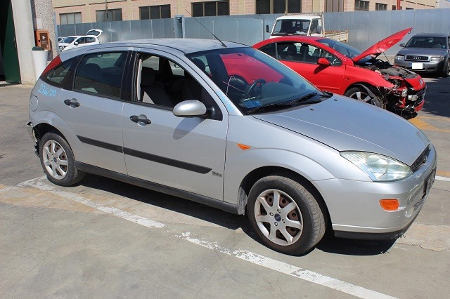 FORD FOCUS 1.6 74KW 5P B 5M (2001) RICAMBI IN MAGAZZINO