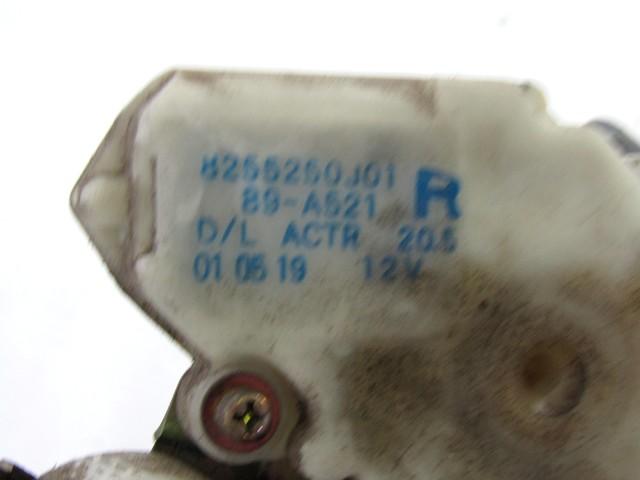 CENTRALNO ZAKLEPANJE ZADNJIH DESNIH VRAT OEM N. 8255250J01 ORIGINAL REZERVNI DEL NISSAN TERRANO II R20 R (1999 - 2002) DIESEL LETNIK 2002