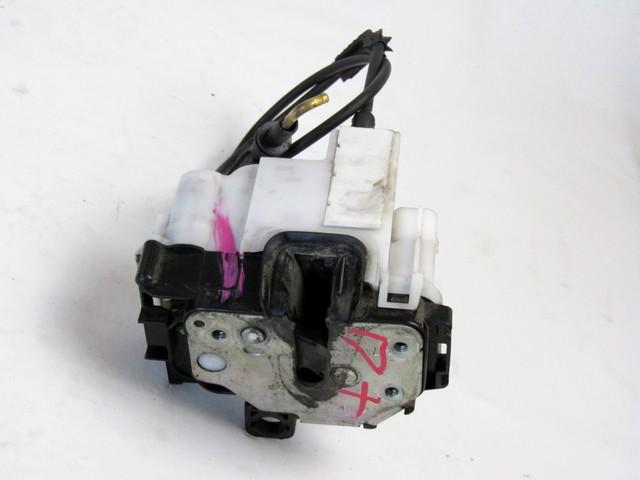 CENTRALNI ZAKLEP SPREDNJIH VRAT  OEM N. 52041736 ORIGINAL REZERVNI DEL FIAT 500 CINQUECENTO 312 MK3 (2007 - 2015) BENZINA LETNIK 2010