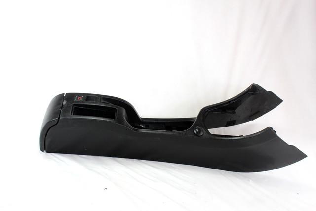 PLASTIKA MED SEDEZI BREZ NASLONJALA ROK OEM N. 758959 ORIGINAL REZERVNI DEL PEUGEOT 307 3A/B/C/E/H BER/SW/CABRIO (2001 - 2009) DIESEL LETNIK 2007