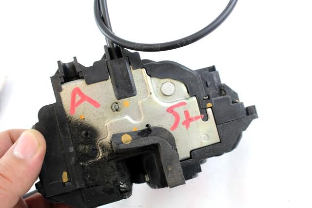 CENTRALNO ZAKLEPANJE PREDNIH LEVIH VRAT OEM N. 8200300123 ORIGINAL REZERVNI DEL RENAULT CLIO BR0//1 CR0/1 KR0/1 MK3 R (05/2009 - 2013) DIESEL LETNIK 2009