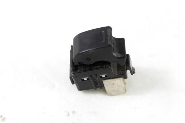 ZADNJE STIKALO OEM N. 8481012080 ORIGINAL REZERVNI DEL TOYOTA RAV 4 A2 MK2 (2000 - 2006) DIESEL LETNIK 2003