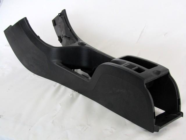 PLASTIKA MED SEDEZI BREZ NASLONJALA ROK OEM N. 9634495677 ORIGINAL REZERVNI DEL PEUGEOT 307 3A/B/C/E/H BER/SW/CABRIO (2001 - 2009) DIESEL LETNIK 2007