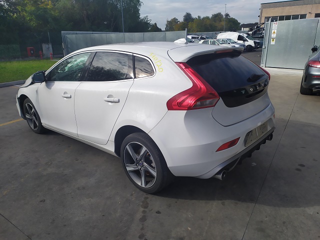 VOLVO V40 2.0 110KW 5P D AUT (2014) RICAMBI IN MAGAZZINO